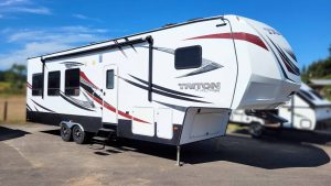 2017 Dutchmen VOLTAGE TRITON