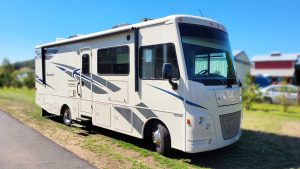 2018 Winnebago SUNSTAR 27PE
