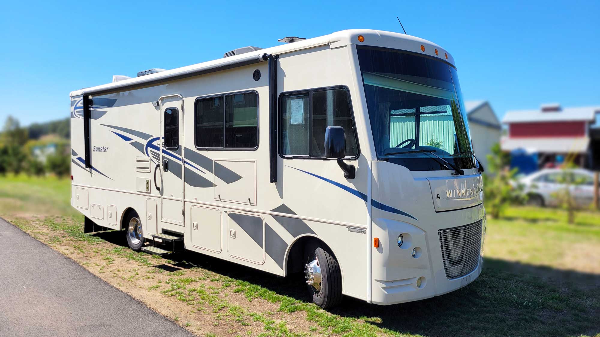 2018 Winnebago SUNSTAR 27PE